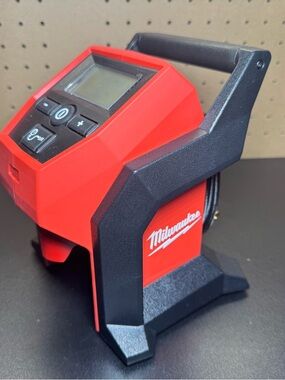 Milwaukee M12 Portable Inflator